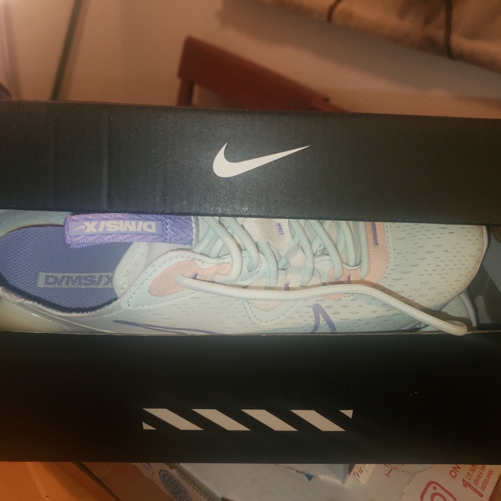 Womens Nike D/MS/X SIZE 9